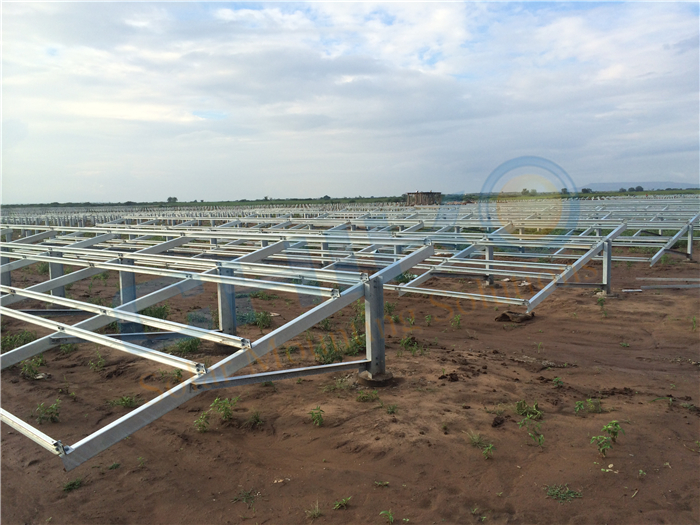 印度10MW大型地面电站—晨科太阳能光伏支架拍桩系统