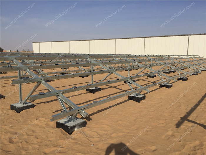 薄膜组件光伏支架系统，晨科在阿联酋2.7MW地面项目